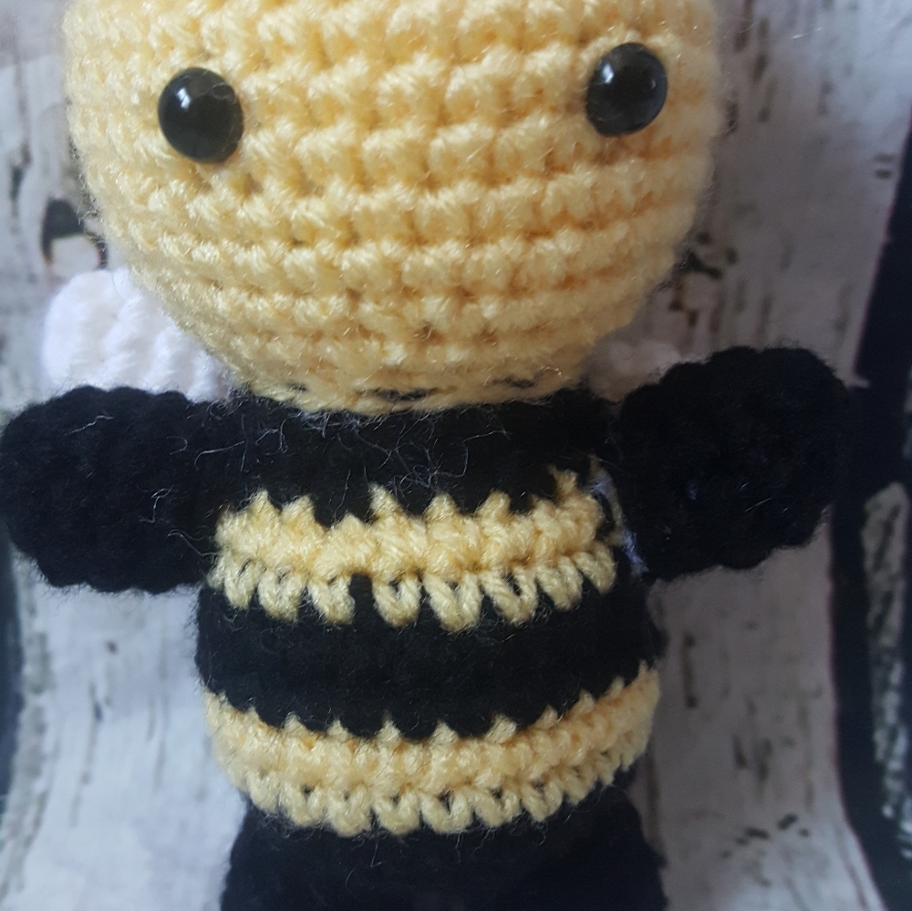 Crochet Bee Amigurumi - Picture 13 of 14